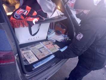 Паромом из Черноморска: иностранец попытался незаконно вывезти в Турцию старинные монеты и банкноты