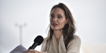Анджелина Джоли вновь напомнила о нарушении прав женщин Афганистана