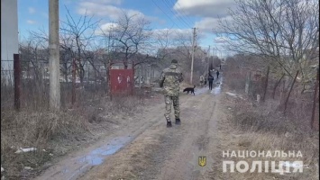 Напоила водкой и зарубила топором: жительницу Одесской области подозревают в убийстве сожителя - отца ее троих детей