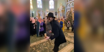 "Прочь, пейсатые": на Украине дети разыграли антисемитскую сценку в церкви