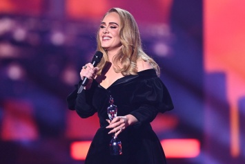 Адель получила BRIT Awards в платье украинского бренда Marianna Senchina