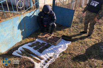 СБУ во время учений на Донбассе обнаружила настоящий тайник с боеприпасами