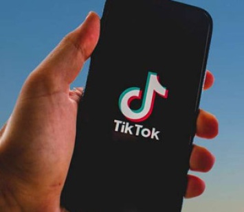 TikTok работает над введением возрастного ограничения контента