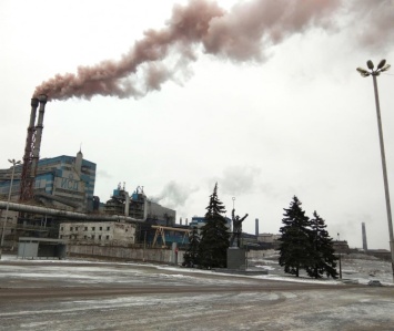 Розовый дым и радиоактивный металл: что сегодня происходит на меткомбинате в Алчевске