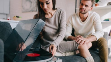 6 небанальных песен о любви для романтического свидания: если не успел подготовиться