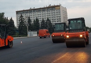 В Запорожье начали ремонтировать дороги на проблемных улицах