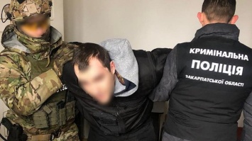 На Закарпатье двое заключенных напали на конвоира и сбежали из СИЗО (фото)