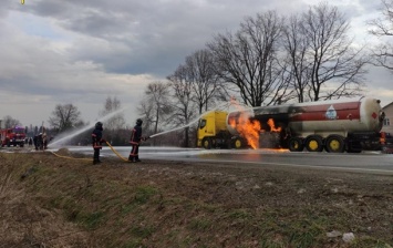 В Ивано-Франковской области на трассе загорелся газовоз