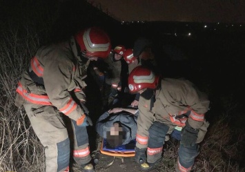 Сломанная челюсть и сотрясение: под Одессой мужчину сбил грузовой поезд