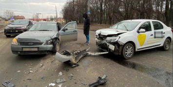 В Запорожье водитель такси устроил ДТП - фото