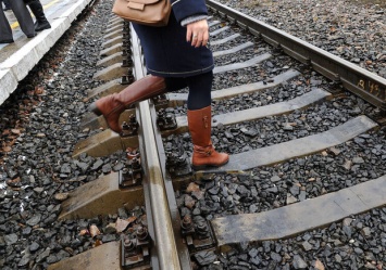 "Загнала себя в тупик": что известно о женщине, которая бросилась под поезд в Одессе