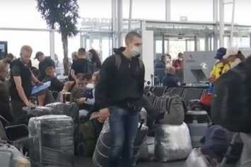 Запретят покидать страну в случае военного положения: кого из украинцев коснется