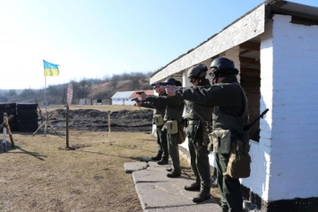 Тяжело в ученье, легко в бою: на полигоне в криворожской воинской части нацгвардейцев прошли учебные стрельбы