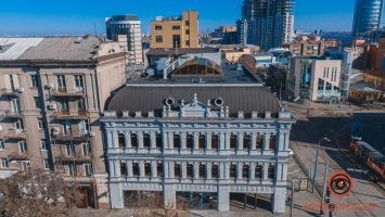 В Днепре отремонтировали фасад исторического здания ТЦ Library