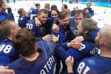 Сборная Финляндии по хоккею победила сборную РФ и посвятила свою победу Украине