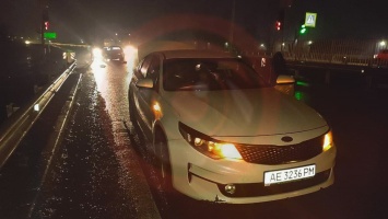 На выезде из Днепра столкнулись Daewoo и Kia: пострадала женщина