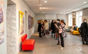 В днепровском музее украинской живописи открыли выставку работ молодых художников области (ФОТОРЕПОРТАЖ)