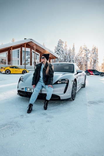 В арктических условиях: Валерия Лакомая об уникальном опыте вождения Porsche на снегу и льду