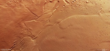 Европейский зонд заснял огромную кучу пыли на поверхности Марса