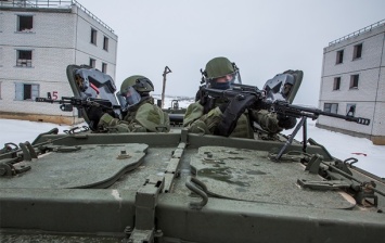 Украинец "голыми руками" пытался остановить колонну бронетехники РФ