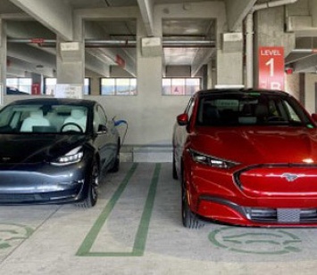 Tesla Model 3 уступил звание лучшего электромобиля